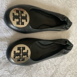 Tory Burch ballet flats blk leather w/silver Sz 9